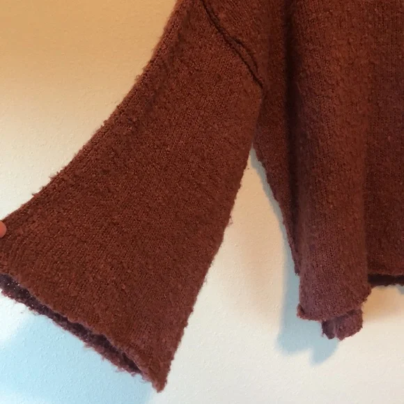 Very J Maroon sweater with bell sleeves size M - Picture 3 of 5